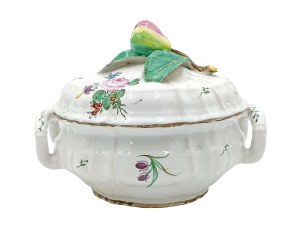 Terrine with a pear motif(Opole Silesia, l.80.XVIII century).