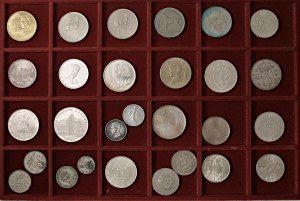 Foreign coins - lots - Lot of twenty-eight world coins as per phot...