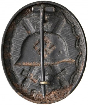 Fascist medals - Oval copper pin from the Nazi period. Helmet s...