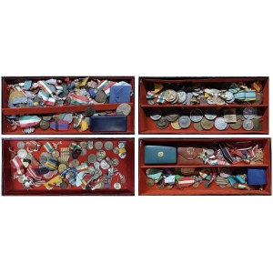 Various medals - Lotto di più di 500 Medaglie in cofanetto di ...