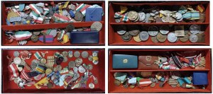 Various medals - Lotto di più di 500 Medaglie in cofanetto di ...