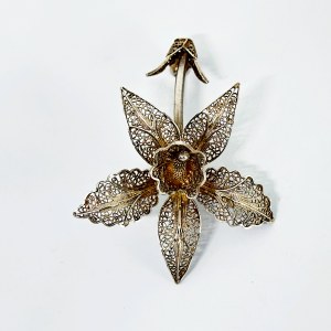 Silver openwork filigree brooch in the form of a flower