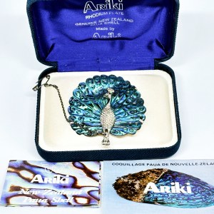 Ariki rhodium-plated mother-of-pearl brooch in the form of a Peacock, full set