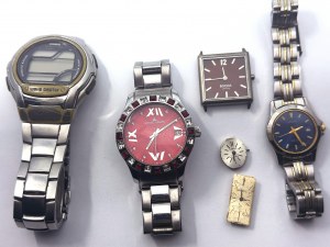 Set of 4 watches and 2 mechanisms