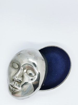 Plated box, mask-shaped lid