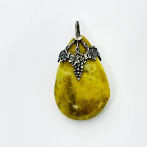 Silver pendant with Jade (?)