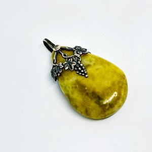 Silver pendant with Jade (?)