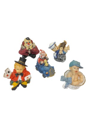 5 vintage piggy banks