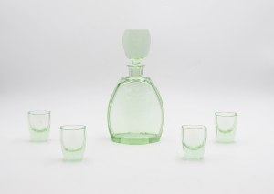 MOSER, Carafe and 4 glasses - art déco decorated with floral motifs