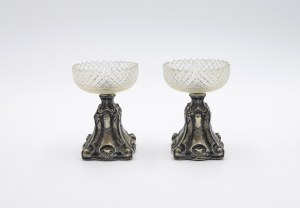 A pair of salt shakers