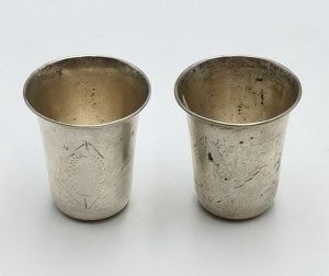 Two mugs with rhythmic stylized floral decoration