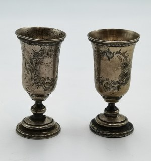 Pair of glasses with rhytic decoration and monogram reserve