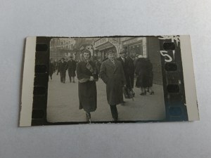 PHOTO OF LIONS, MAN AND WOMAN, PRE-WAR 1932