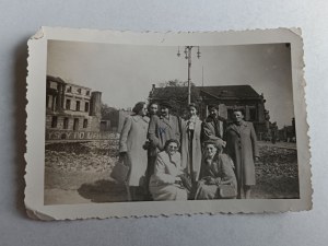 PHOTO POZNAN GROUP OF PEOPLE
