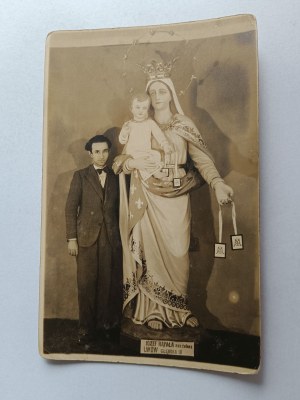 PHOTO LVIV, STAMP JOZEF RĄPAŁA KRAKOW, MAN NEXT TO MB STATUE