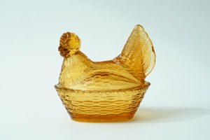 Glass box of chocolates - Hen - small - amber - HSG Ząbkowice