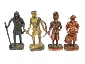 Set of vintage metal soldiers, 1990s.