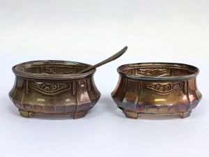 Silver-plated salt and pepper shakers with spoon