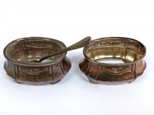 Silver-plated salt and pepper shakers with spoon