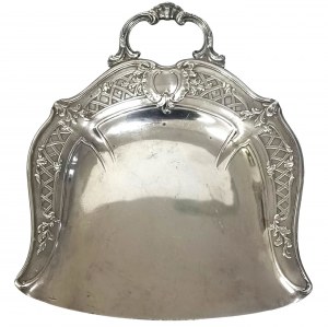 Silver-plated dustpan for cleaning crumbs from the table, France, Victor Saglier, late 19th century.