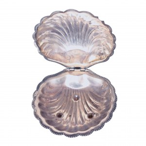 Decorative vintage caviar bowl in the form of a shell