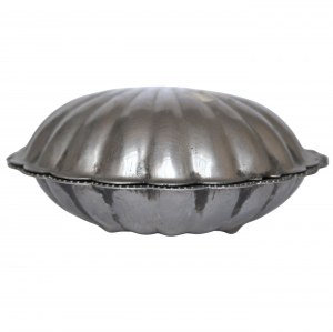 Decorative vintage caviar bowl in the form of a shell