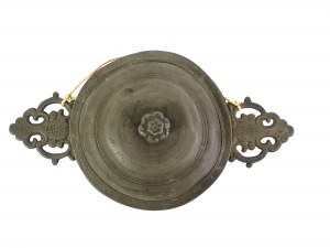 Tin bowl with ears and lid, Netherlands, 19th century.