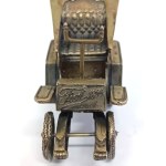 Srebrna replika pierwszego modelu Fiata 4 HP