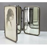 Kryształowe lusterko podróżne , barberskie tzw. Trifold z łańcuszkiem i stojakiem - Czechosłowacja lata 30-te