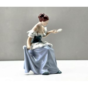 Royal Dux - Porcelanowa figurka Dama z lusterkiem - Czechosłowacja - lata 60-te