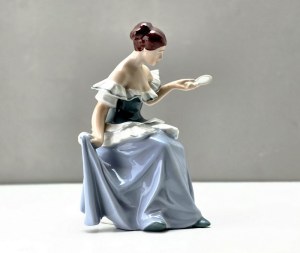 Royal Dux - Porcelain figurine Lady with mirror - Czechoslovakia - 1960s.