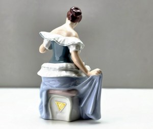 Royal Dux - Porcelain figurine Lady with mirror - Czechoslovakia - 1960s.