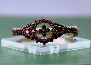 Unique bracelet with Czech garnets in Biedermeier style - Austria-Hungary early 20th century.