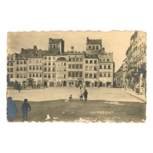 Warsaw - Old Town Square. Published by B. Paszkowski, circa 1920. (225)