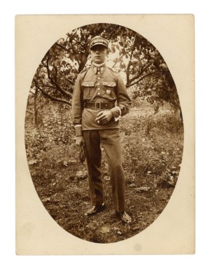 Soldat mit Abzeichen, um 1930 (549)