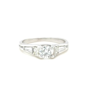 3.13 GR GOLD RING WITH DIAMONDS - DH-R620