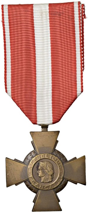 Orders and Decorations - France. French Republic (1939-1945). Cross at the.