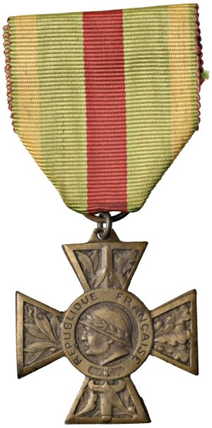 Orders and Decorations - France. French Republic (1909-1934). Cross pe...