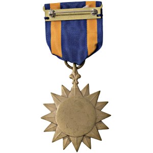 Orders and Decorations - USA (1939-1945). Air Medal. Bronzo dorato. Con nas...