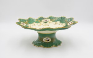 Platter with floral compositions in reserves and gilding