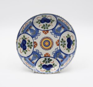Plate with stylized floral decoration with lion mask motif