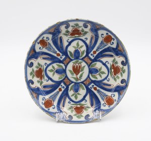 DELFT, DE PAAUW workshop, Plate with stylized floral decoration