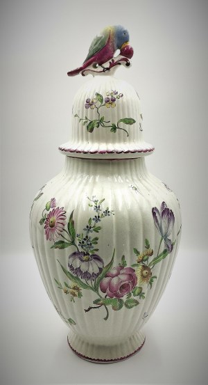 Vase - potiche, with parrot lid
