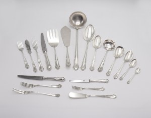 Cutlery set for 6 people and table centerpiece (80 pieces in total).