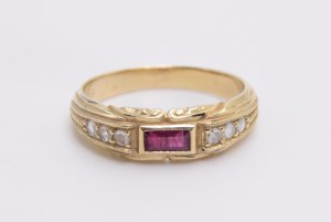Ring with ruby
