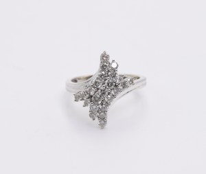 Ring with diamonds