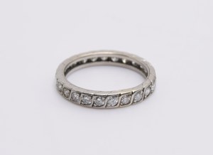 Ring with diamonds