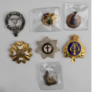 Mixed Badges and Pins (8 Pieces)