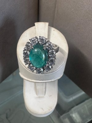 18K GOLD RING WITH EMERALD AND LABGROWN DIAMONDS