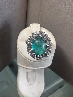 18K GOLD RING WITH EMERALD AND LABGROWN DIAMONDS